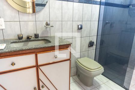Casa à venda com 580m², 7 quartos e 5 vagas Casa à venda com 580m², 7 quartos e 5 vagasCasa 1 - Banheiro da Suíte 1