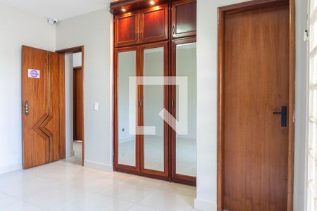 Casa à venda com 580m², 7 quartos e 5 vagas Casa à venda com 580m², 7 quartos e 5 vagasCasa 1 - Suíte 1