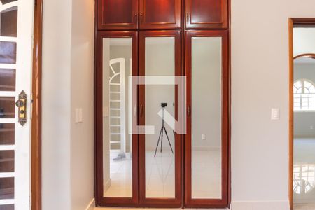 Casa à venda com 580m², 7 quartos e 5 vagas Casa à venda com 580m², 7 quartos e 5 vagasCasa 1 - Detalhe da Suíte 2