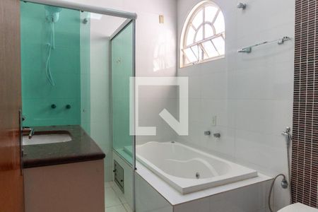Casa à venda com 580m², 7 quartos e 5 vagas Casa à venda com 580m², 7 quartos e 5 vagasCasa 1 - Banheiro da Suíte Master