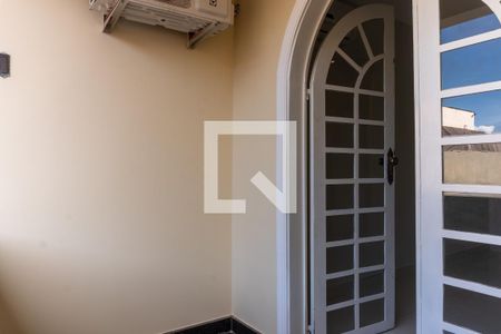 Casa à venda com 580m², 7 quartos e 5 vagas Casa à venda com 580m², 7 quartos e 5 vagasCasa 1 - Varanda da Suíte 1