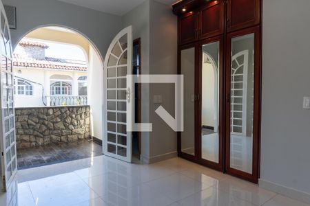 Casa à venda com 580m², 7 quartos e 5 vagas Casa à venda com 580m², 7 quartos e 5 vagasCasa 1 - Suíte 2