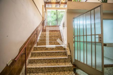 Casa à venda com 100m², 3 quartos e 1 vaga Casa à venda com 100m², 3 quartos e 1 vagaEscadas - Garagem