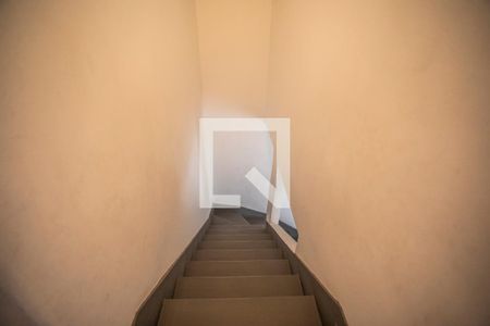 Escadas de casa para alugar com 3 quartos, 100m² em Chácara Inglesa, São Paulo