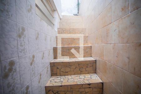 Casa à venda com 100m², 3 quartos e 1 vaga Casa à venda com 100m², 3 quartos e 1 vagaEscadas - Terraço