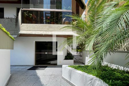 Apartamento à venda com 196m², 3 quartos e 4 vagas Apartamento à venda com 196m², 3 quartos e 4 vagasÁrea externa - entrada