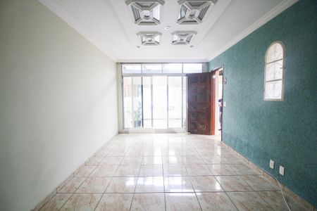 Sala de casa para alugar com 2 quartos, 148m² em Vila Zat, São Paulo
