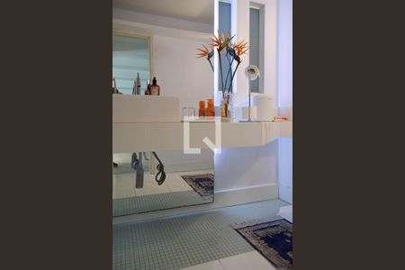 Casa à venda com 1200m², 7 quartos e 17 vagas Casa à venda com 1200m², 7 quartos e 17 vagasLavabo