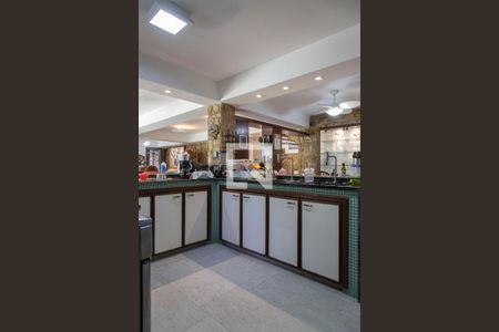 Casa à venda com 1200m², 7 quartos e 17 vagas Casa à venda com 1200m², 7 quartos e 17 vagasCozinha 1