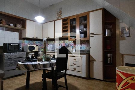 Casa à venda com 1200m², 7 quartos e 17 vagas Casa à venda com 1200m², 7 quartos e 17 vagasCozinha 3