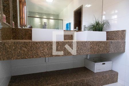 Casa à venda com 1200m², 7 quartos e 17 vagas Casa à venda com 1200m², 7 quartos e 17 vagasBanheiro suíte 4