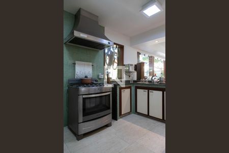 Casa à venda com 1200m², 7 quartos e 17 vagas Casa à venda com 1200m², 7 quartos e 17 vagasCozinha 1