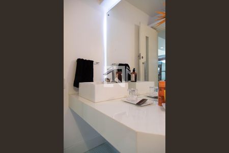 Casa à venda com 1200m², 7 quartos e 17 vagas Casa à venda com 1200m², 7 quartos e 17 vagasLavabo