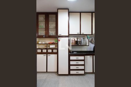 Casa à venda com 1200m², 7 quartos e 17 vagas Casa à venda com 1200m², 7 quartos e 17 vagasCozinha 1