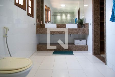 Casa à venda com 1200m², 7 quartos e 17 vagas Casa à venda com 1200m², 7 quartos e 17 vagasBanheiro suíte 4