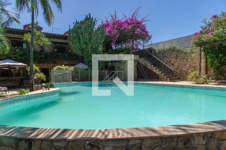 Casa à venda com 1200m², 7 quartos e 17 vagas Casa à venda com 1200m², 7 quartos e 17 vagasPiscina