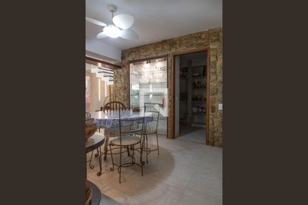 Casa à venda com 1200m², 7 quartos e 17 vagas Casa à venda com 1200m², 7 quartos e 17 vagasCopa da cozinha 1