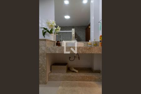 Casa à venda com 1200m², 7 quartos e 17 vagas Casa à venda com 1200m², 7 quartos e 17 vagasBanheiro social