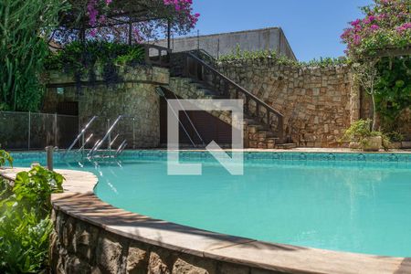 Casa à venda com 1200m², 7 quartos e 17 vagas Casa à venda com 1200m², 7 quartos e 17 vagasPiscina