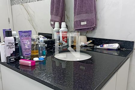 Apartamento à venda com 196m², 4 quartos e 4 vagasBanheiro suíte 2 - Pia