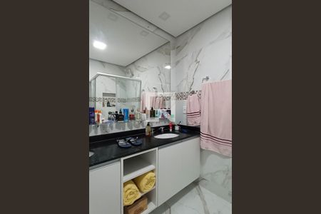 Apartamento à venda com 196m², 4 quartos e 4 vagasBanheiro suíte 3