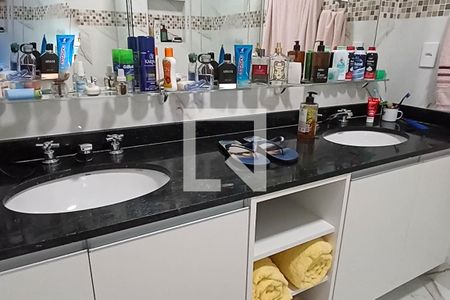 Apartamento à venda com 196m², 4 quartos e 4 vagasBanheiro suíte 3 - Pias