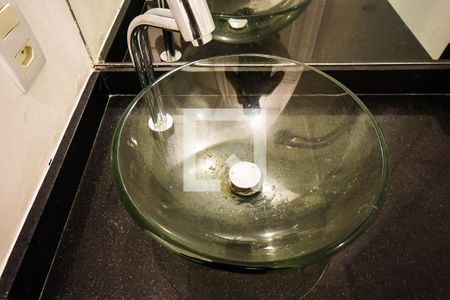 Apartamento à venda com 64m², 3 quartos e 1 vaga Apartamento à venda com 64m², 3 quartos e 1 vagaPia do banheiro da suíte