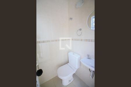 Casa à venda com 241m², 3 quartos e 5 vagasBanheiro Serviço