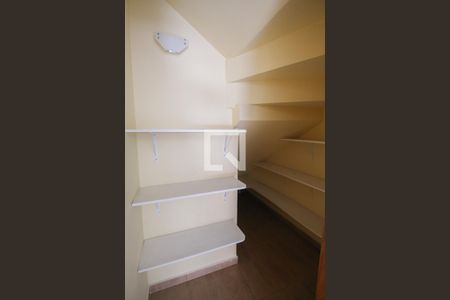 Casa à venda com 241m², 3 quartos e 5 vagasDespensa