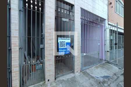 Casa para alugar com 30m², 1 quarto e sem vaga Casa para alugar com 30m², 1 quarto e sem vagaFachada