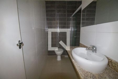 Banheiro da Suíte 1 de casa de condomínio para alugar com 3 quartos, 180m² em Recreio dos Bandeirantes, Rio de Janeiro