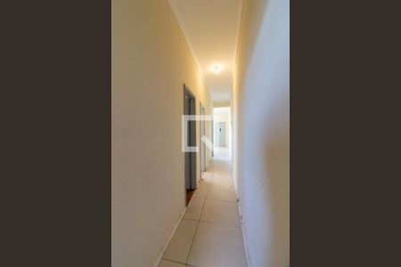 Corredor de apartamento para alugar com 2 quartos, 60m² em Marechal Hermes, Rio de Janeiro