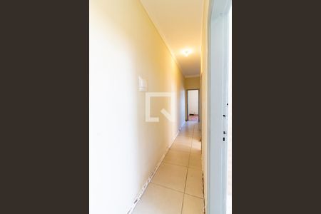 Corredor de apartamento para alugar com 2 quartos, 60m² em Marechal Hermes, Rio de Janeiro