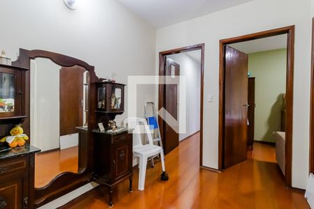 Casa à venda com 315m², 3 quartos e 2 vagasCorredor Escadas