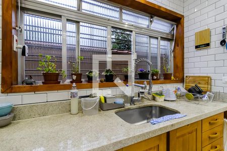 Casa à venda com 315m², 3 quartos e 2 vagasCozinha