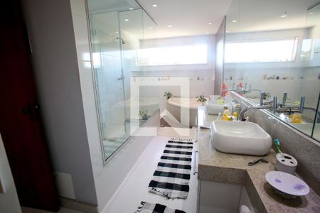 Casa para alugar com 800m², 3 quartos e 1 vaga Casa para alugar com 800m², 3 quartos e 1 vagaBanheiro da Suíte 1