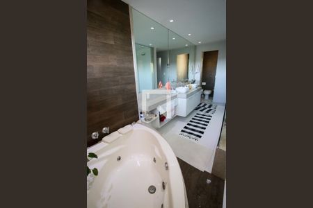 Casa para alugar com 800m², 3 quartos e 1 vaga Casa para alugar com 800m², 3 quartos e 1 vagaBanheiro da Suíte 1