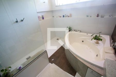 Casa para alugar com 800m², 3 quartos e 1 vaga Casa para alugar com 800m², 3 quartos e 1 vagaBanheiro da Suíte 1