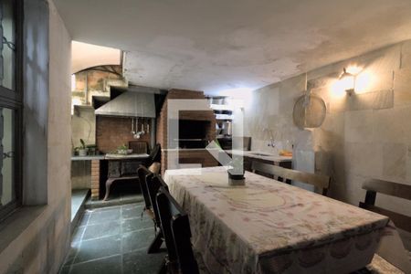 Casa à venda com 190m², 4 quartos e 3 vagas Casa à venda com 190m², 4 quartos e 3 vagasChurrasqueira