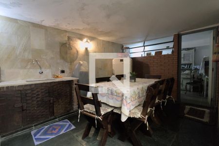 Casa à venda com 190m², 4 quartos e 3 vagas Casa à venda com 190m², 4 quartos e 3 vagasChurrasqueira