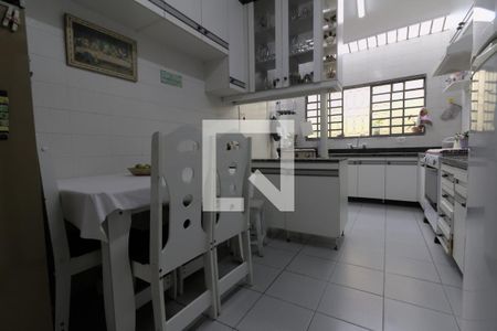 Casa à venda com 190m², 4 quartos e 3 vagas Casa à venda com 190m², 4 quartos e 3 vagasCozinha