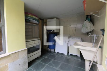 Casa à venda com 190m², 4 quartos e 3 vagas Casa à venda com 190m², 4 quartos e 3 vagasÁrea de Serviço