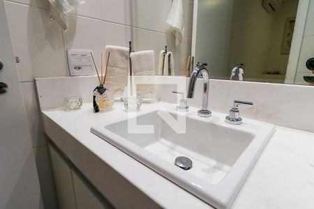 Apartamento para alugar com 177m², 3 quartos e 3 vagas Apartamento para alugar com 177m², 3 quartos e 3 vagasBanheiro Suíte 2