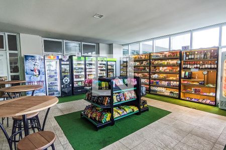Apartamento para alugar com 177m², 3 quartos e 3 vagas Apartamento para alugar com 177m², 3 quartos e 3 vagasÁrea Comum - Loja de Conveniência