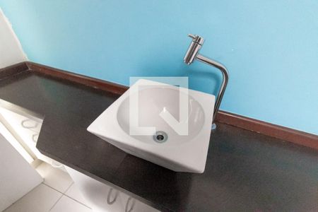 Casa à venda com 65m², 2 quartos e sem vaga Casa à venda com 65m², 2 quartos e sem vagaBanheiro