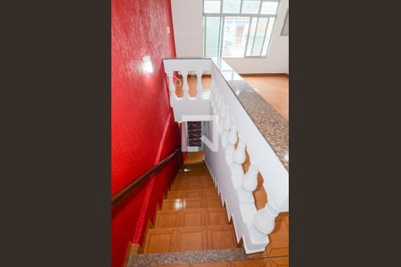 Casa para alugar com 182m², 3 quartos e 5 vagasEscada de Entrada