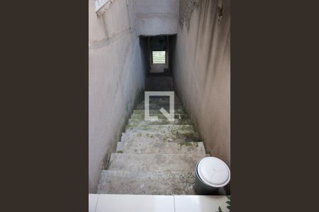 Casa à venda com 160m², 2 quartos e 2 vagas Casa à venda com 160m², 2 quartos e 2 vagasEscada