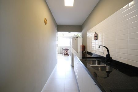 Cozinha de apartamento para alugar com 1 quarto, 50m² em Água Verde, Curitiba
