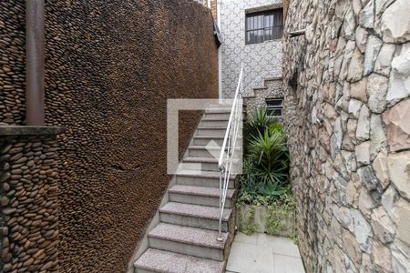Casa à venda com 200m², 4 quartos e 1 vagaEscada