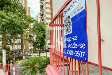 Apartamento à venda com 157m², 3 quartos e 2 vagasPlaca instalada na Varanda